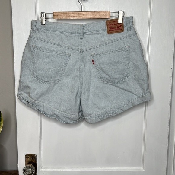 Levi’s A-Line Mom Short, light wash denim shorts, size 33 - Picture 2 of 7